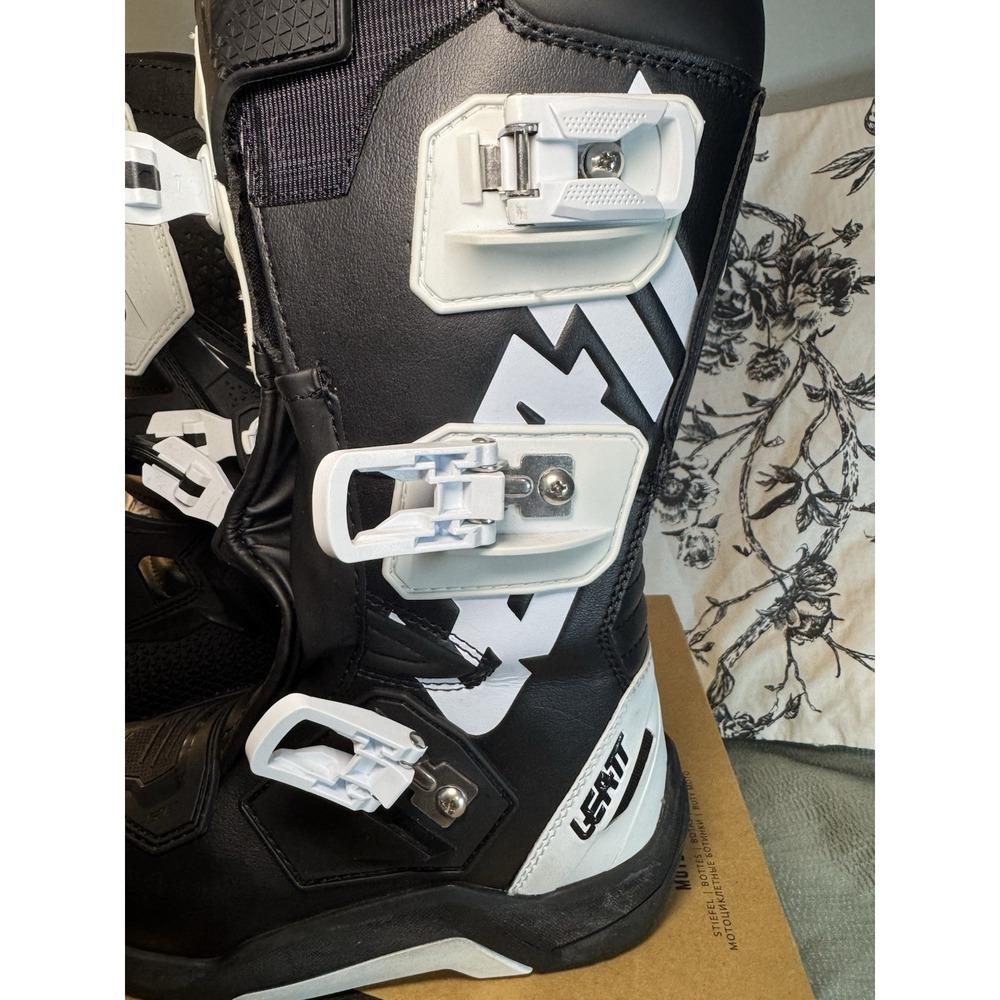LEATT Black White Side Locking Moto Boots Off-Road Dualzone Sole 3.5 JR - Picture 4 of 11